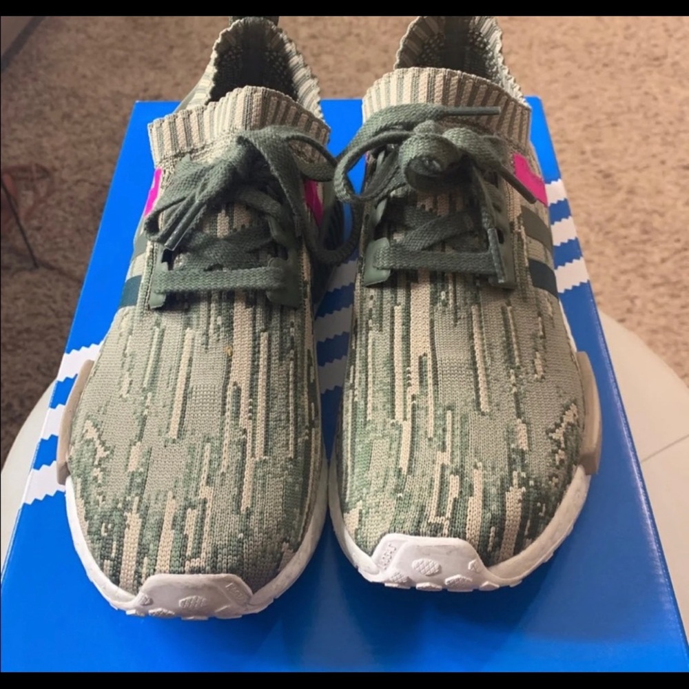 Addidas NMD R1 Primeknit 7.5 - Picture 4 of 5